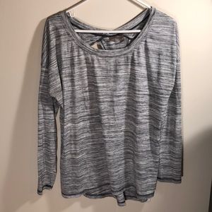 ZELLA gray workout shirt w/ heart-shaped open back